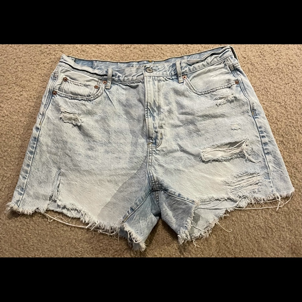 90s boyfriend shorts (distressed jean)